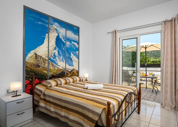 Pervolia Near Airport Appartement *